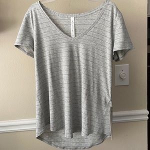 NWT Lululemon gray stripe Love Tee v neck size 10